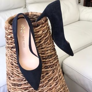 NAVY NINE WEST PUMPS